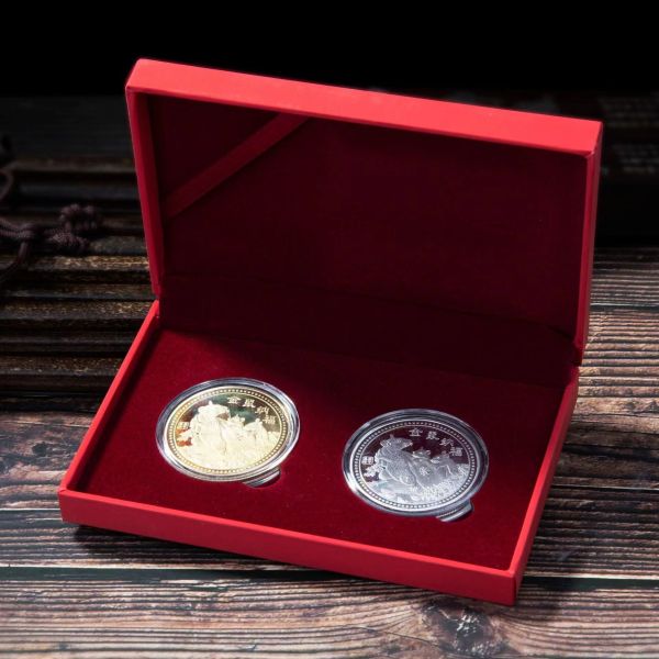 Красное бархатное золото горячее логотип жесткая упаковочная коробка роскошная коллекция золотых монет элегантно оформленная