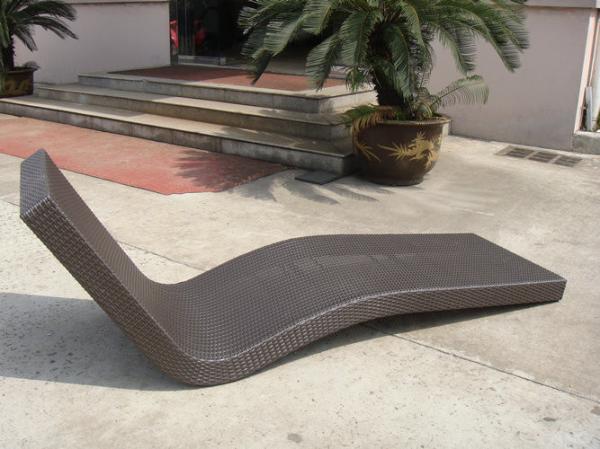 Modern Luxury Comfortable Wicker Rattan Sun Lounger For Poolside