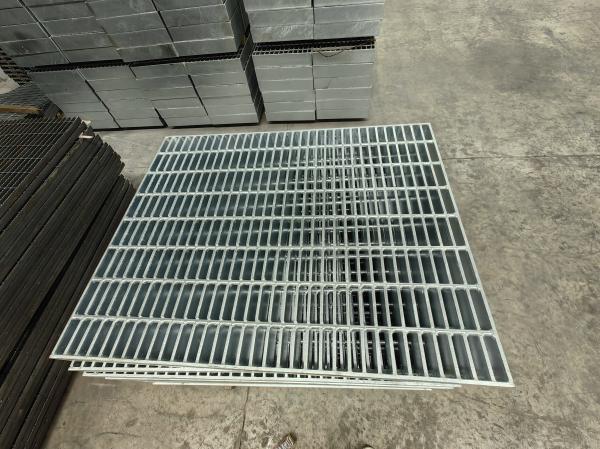 Modern Silver 3mm Cross Bar Pitch Industrial Soldado Grelha de Aço Quente Galvanizado Superfície lisa