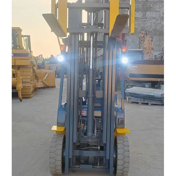 Komatsu FD30 Forklift 3 Ton Diesel Forklift Used Automatic Lifting Machine Second Hand