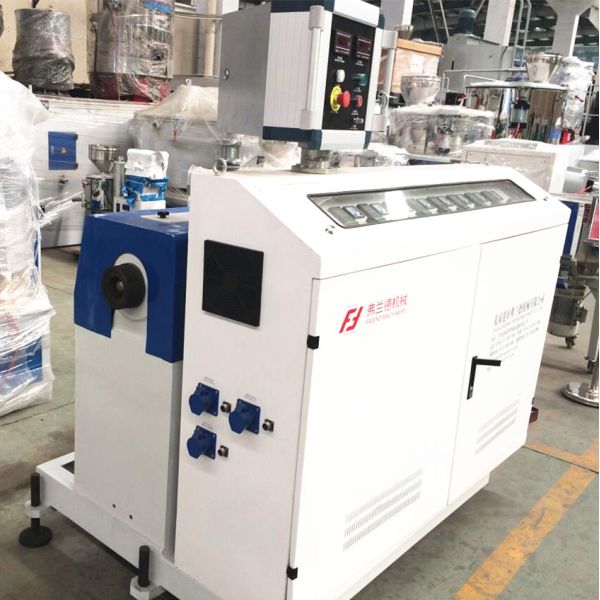 Экструзия труб Т6 Т8 круглая пластиковая подвергает тип механической обработке цвет вакуума формируя сини