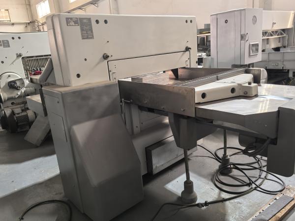 Used Polar 92X Hydraulic Pressure Paper Cutting Machine Available Mode 2004 Size 920MM Second Hand