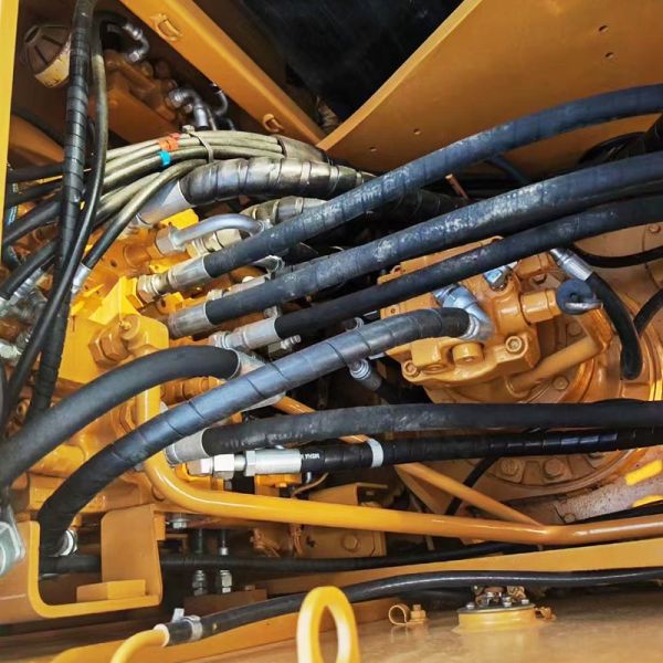 Used Caterpillar 315D Excavator 0.61m³ Bucket Capacity 91kw Rated Power Excellent Engine