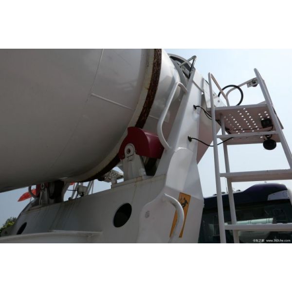 Customized 8X4 7.8m3 HOWO TX 350HP Concrete Mixing Truck for Heavy-Duty Construction
