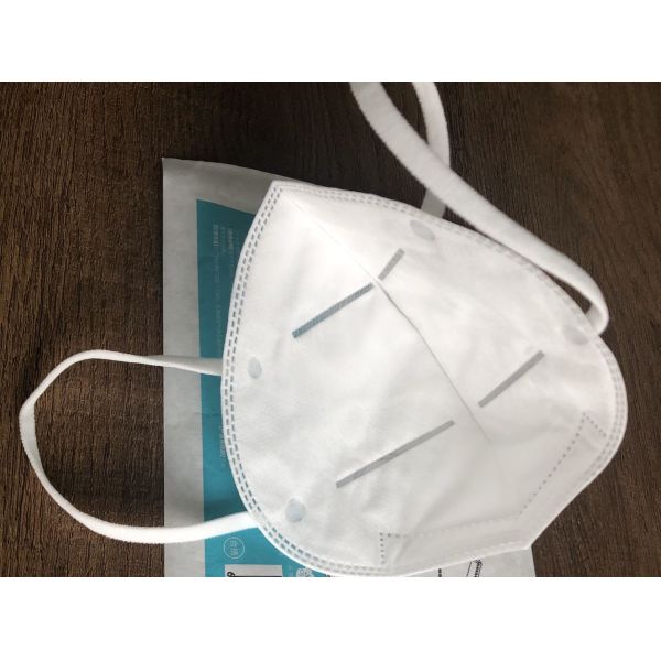White Disposable Respirator Mask , Kn95 Medical Mask Against Germ