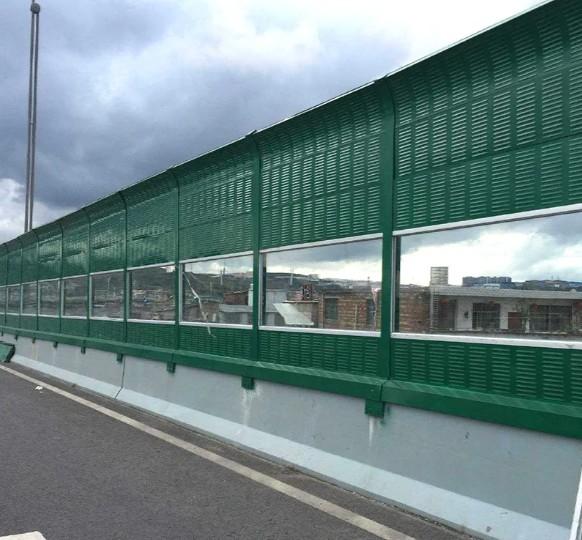 Barrière acoustique de panneaux en acier pour la réduction du bruit des autoroutes et des chemins de fer