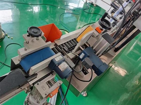 Sistema de Embalagem Farmacêutica Totalmente Automatizado para Ambientes GMP com Controle PLC