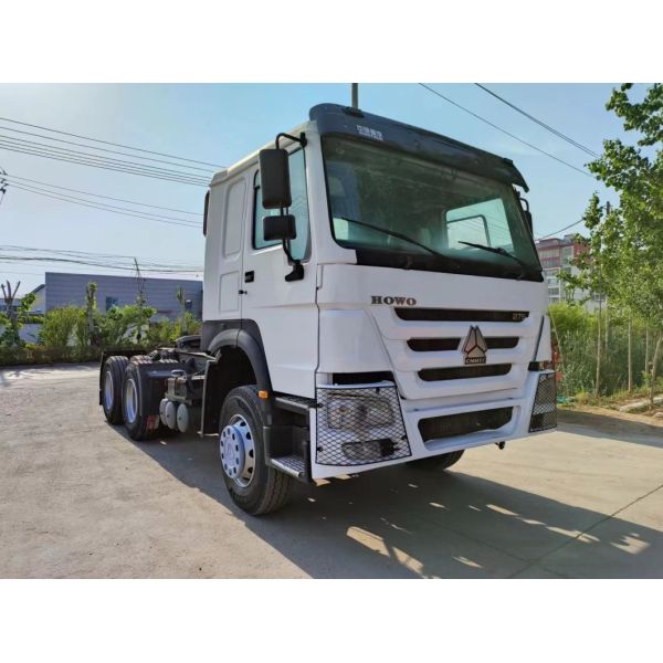 Синотрук Модель Человек Технология Ситрак C7h 6X4 430HP Тракторный грузовик 90 Шины Сертификация ISO