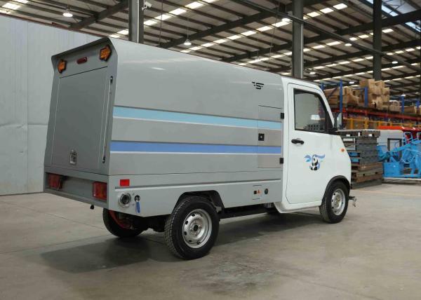 Property management company's own garbage truck for loading and unloading waste