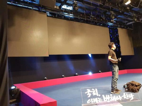 5500 Nits Brightness Concert LED Screens P3.9 5V 60A Power Supply For DJ Booth