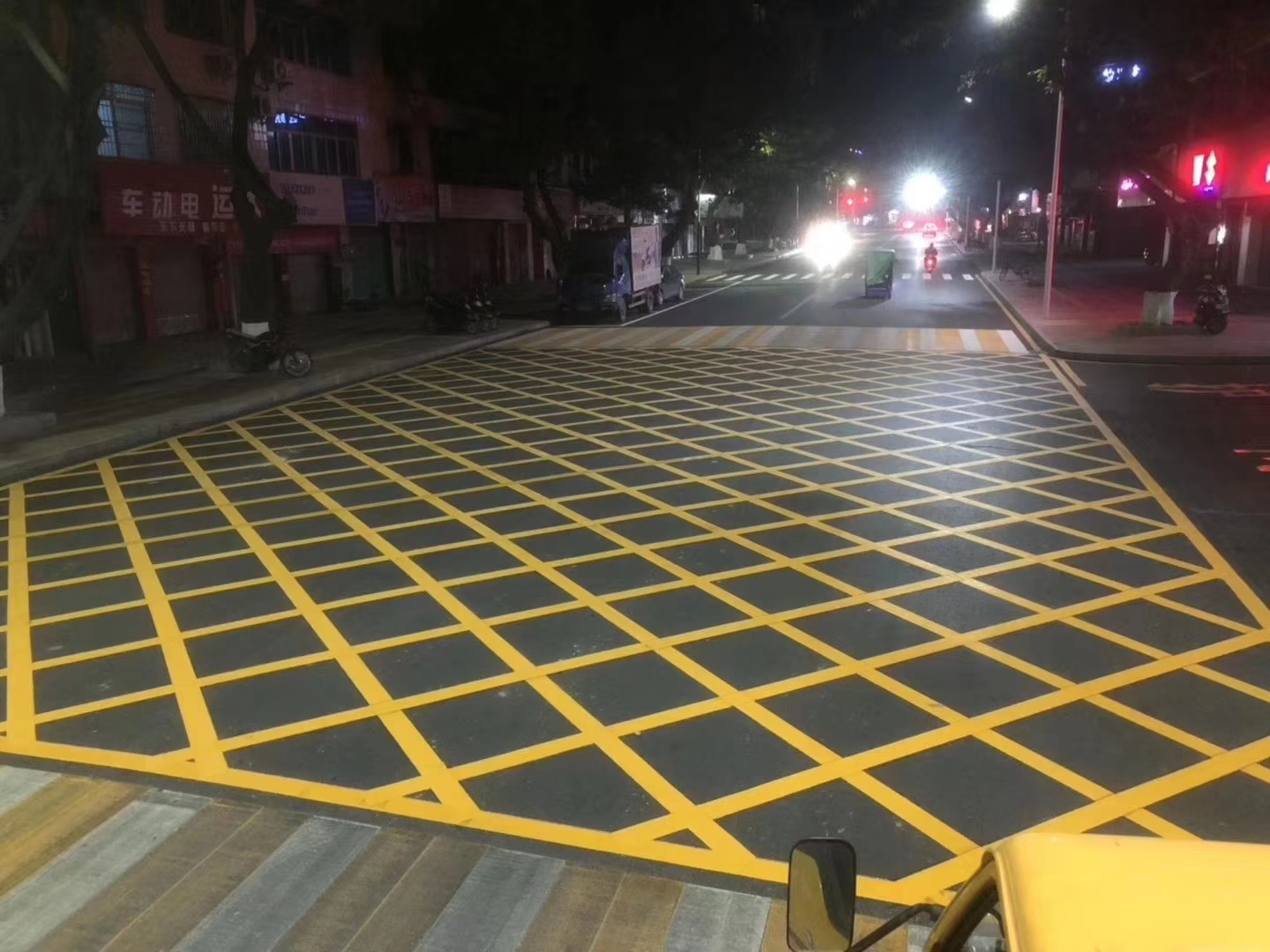 Hot Melt Thermoplastic Road Marking Paint for Highway and Pavement Marking