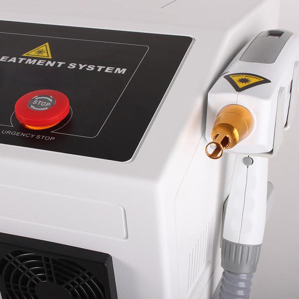 Máquina portátil da remoção da tatuagem do laser do yag do nd do interruptor de q para o centro dos termas da beleza