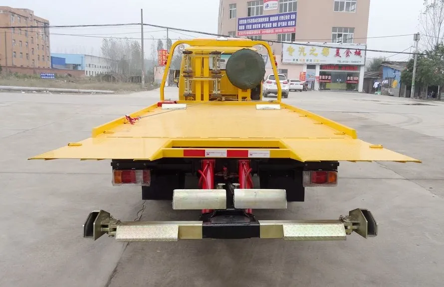 Japan 5ton Flatbed Towing Truck , Full Landing Flat Bed 4ton Wreckers Tow Trucks