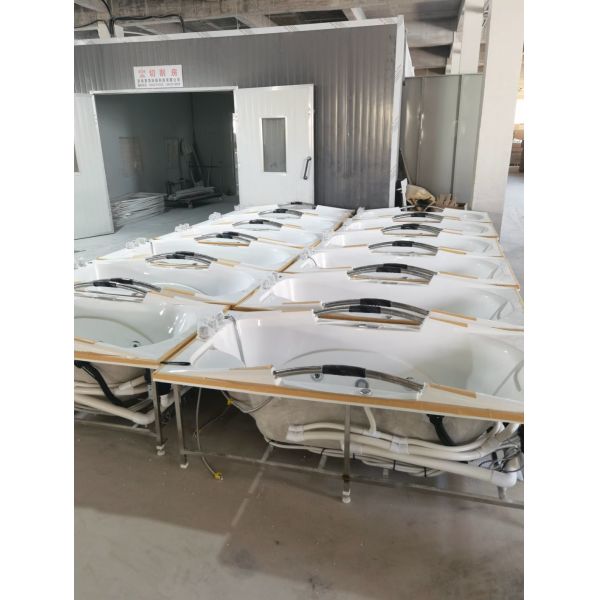 Structure Freestanding Tub Acrylic Massage Whirlpool Bathtub with Handles and Headrest