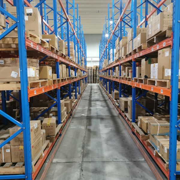 Steel Construction VNA Very Narrow Aisle Racking 1600mm-2000mm For High Density Storage