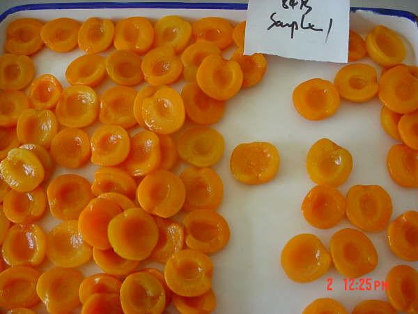 As conservas alimentares do fruto enlatado enlataram metades do abricó no xarope 425g 820g 3000g