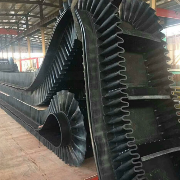 EP100 EP150 EP200 Skirt Conveyor Belt Lightweight Multi Functional for 0-90 Degrees Inclination