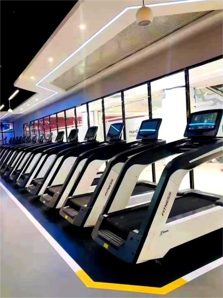 Équipement de gymnastique commercial écran tactile LCD tapis roulant entraînement cardio marche machine à courir