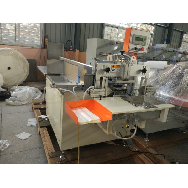 Maquinaria de embalaje de plástico de tejido facial blando semiautomática Máquina de producción de servilletas