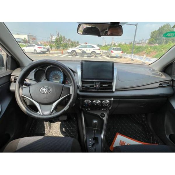 Подержанный автомобиль Toyota Yaris 2011 To 2024 Вторая рука 1.5L 4AT 4 колесный седан Автомобиль Дешевый подержанный седан Toyota