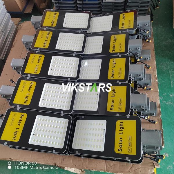200W 300W 400W 500W Classsic Aluminum Solar Street Lights For Village Yard Outdoor