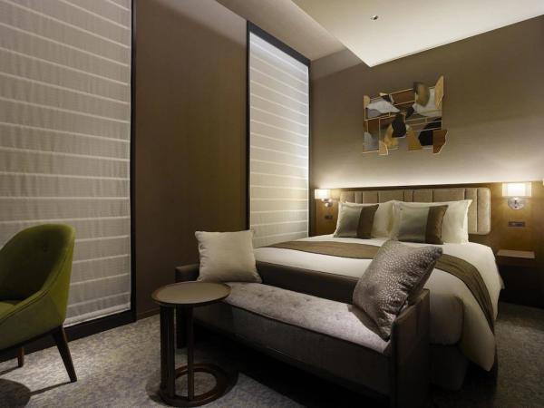 New Zealand hotel furniture supplier from China manufactuer for guestroom wood furniture bed with wall panel and Casagoo