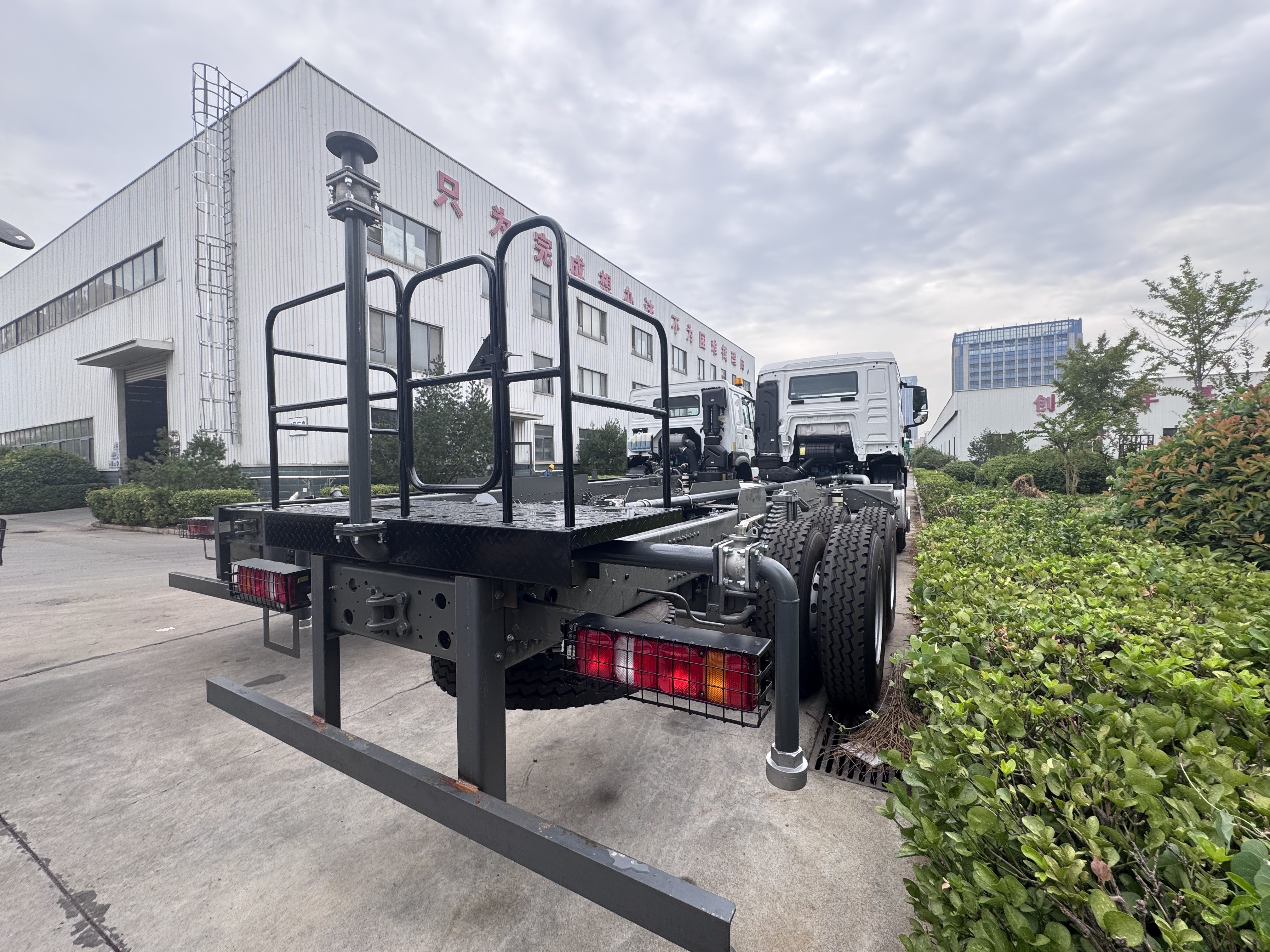 Sinotruk TX 371HP  6x4 Water Tank Truck Chassis With High Pressure Flush Function Optional wheelbase, as per customer's order