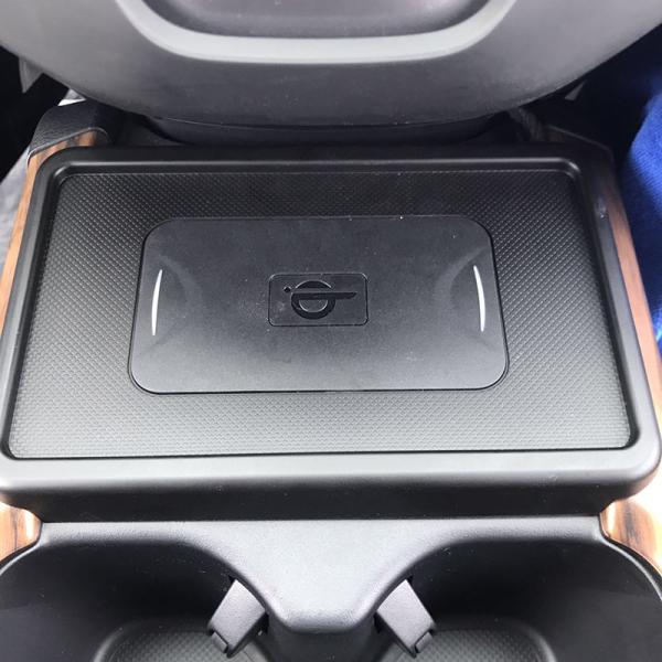 OE-Fit Car Wireless Charger with qi For HONDA CRV 2017- 2018 fast chargers 10W in car chargers with 3 coils