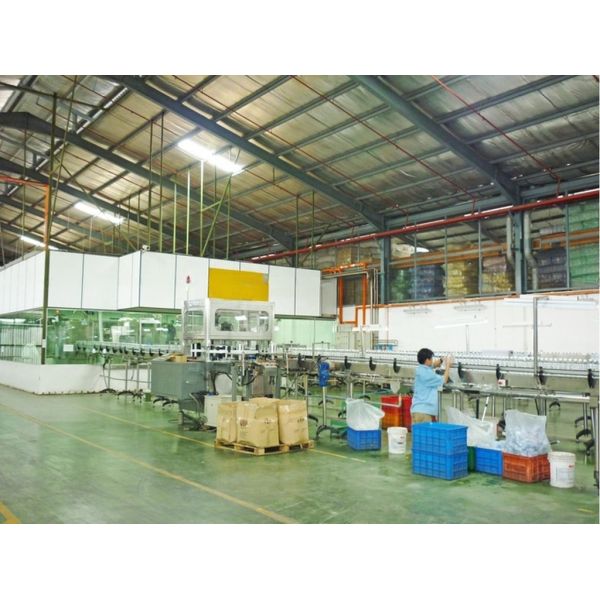 Профессиональная минеральная вода для мытья, заполнения и закрытия