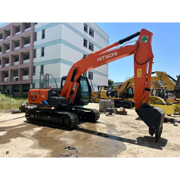 Une bonne excavatrice Zaxis 120 est à vendre à bas prix.