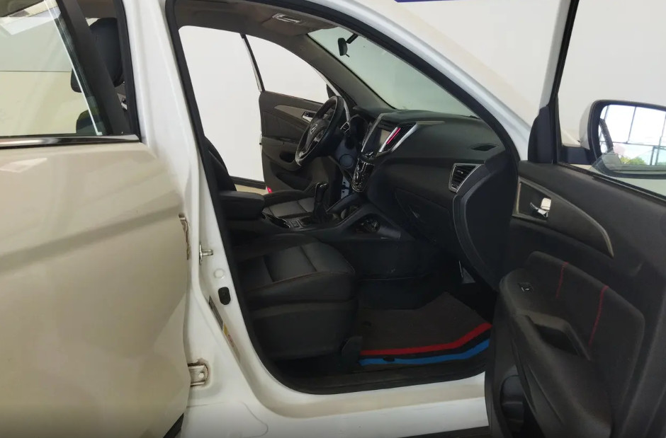 Чанган CS75 2014 модель 2.0L ручной ведущий модель Национальный V компактный внедорожник бензин 2.0L 158 лошадиных сил L4 6-ступенчатый ручной