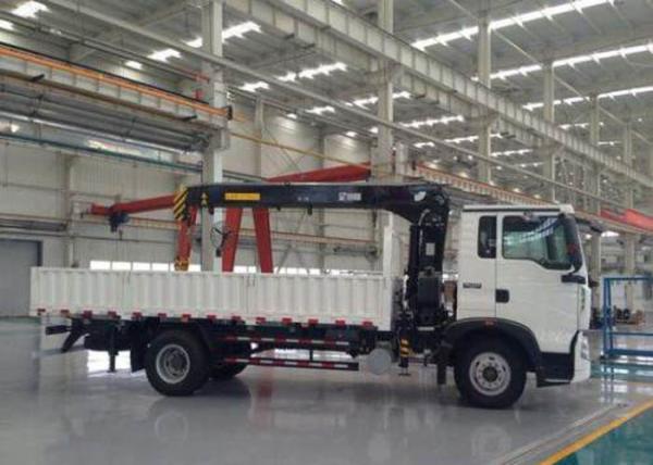 Heavy Duty Truck Mounted Crane 5 Tons SINOTRUK For Landscape Sanitation