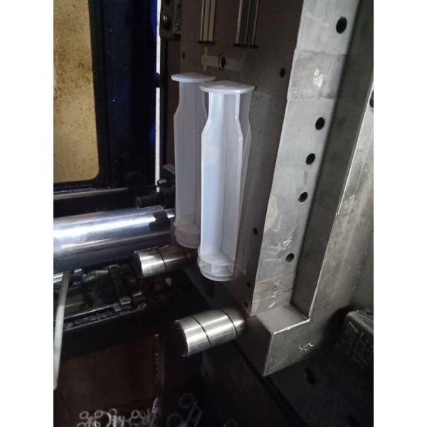 Машина 2400KN пластикового шприца изготовляя зажимая силу c