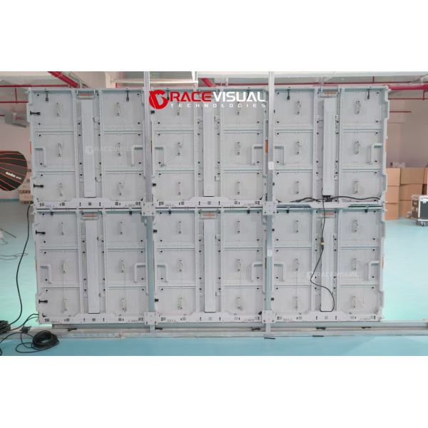 6000ニット 明るさ ホワイトキャビネット技術付き 超明るいLED掲示板 3840hz リフレッシュレート 0 AC依存性