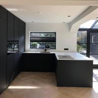 OEM Cabinet Manufacturers' Customized Modern Kitchen Cabinet E0 Plywood Matte Laminated Particle Board Flat-Pack Sink MDF Glass
