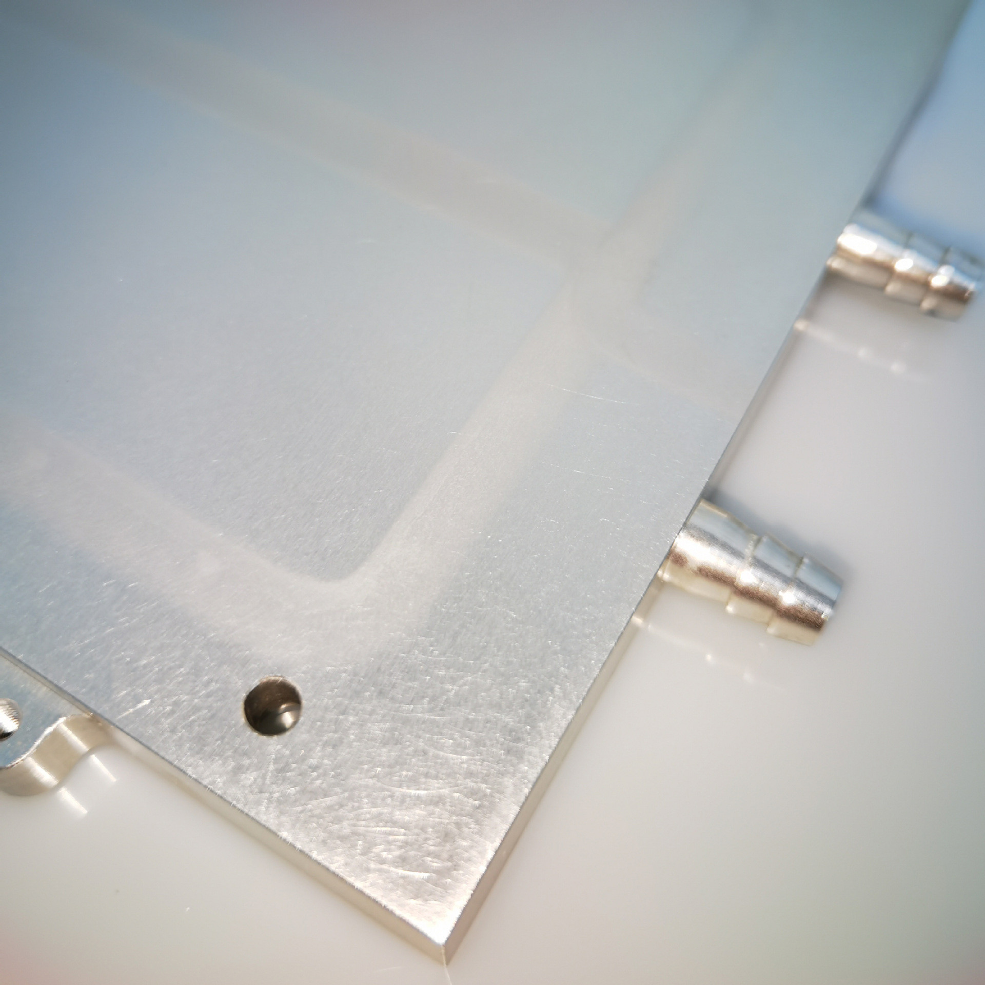 Heatsink с жидкостным охлаждением щита между источником света и механизмом воды подгонянный для оборудования индустрии