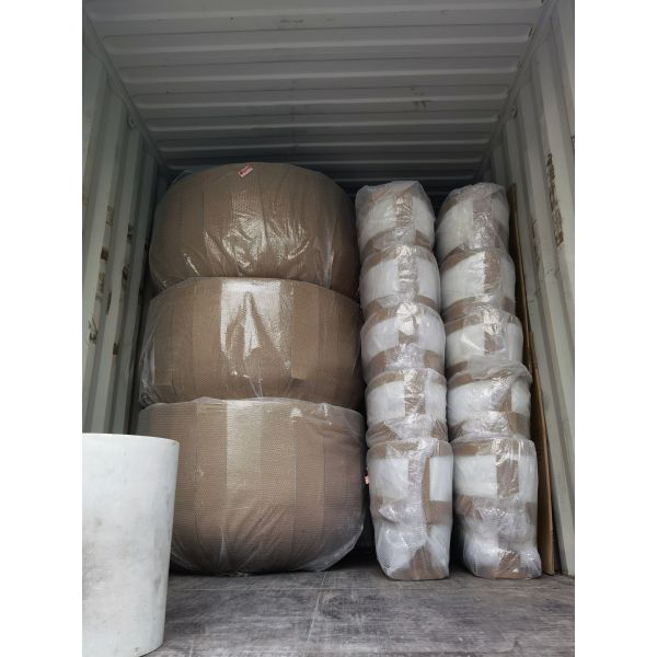 Керамические или стекловолоконные цветочные горшки для внутреннего и наружного украшения