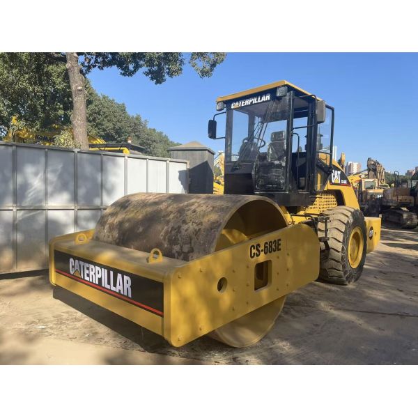Original Japan Used Caterpillar CS-683E Single Drum Road Roller In Excellent Condition