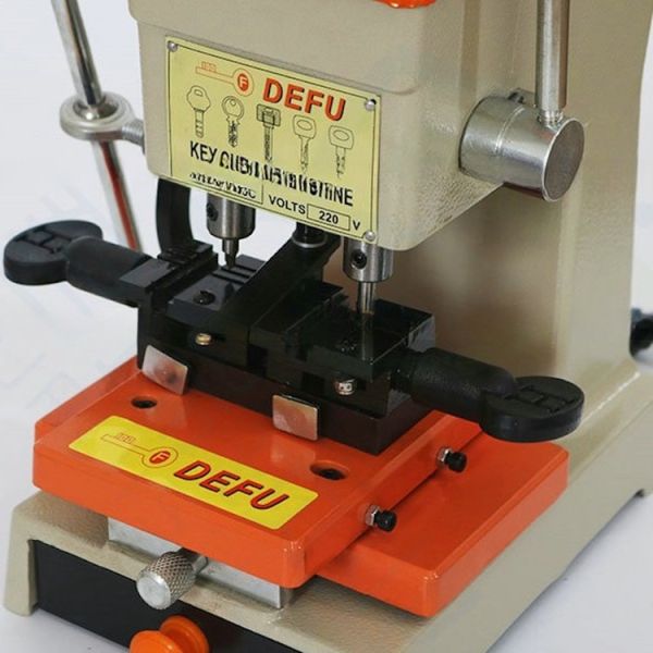 Titanium Steel DeFu 339C Key Machine Automatic Duplicating Key Cutting at 9800RPM Speed