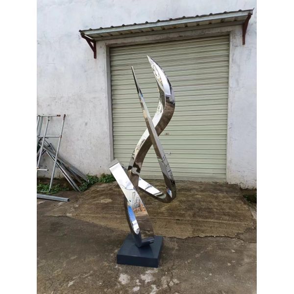 Eco-friendly Garden Decoration Life Size Fiberglass Ornament Model Outdoor Cartoon Rabbit Statue