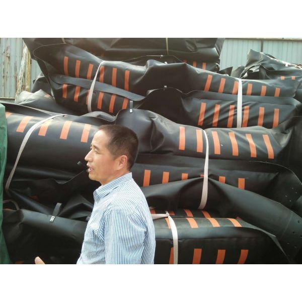 Customized Color Oil Containment Boom Fabricated With Special Rubber Cloth