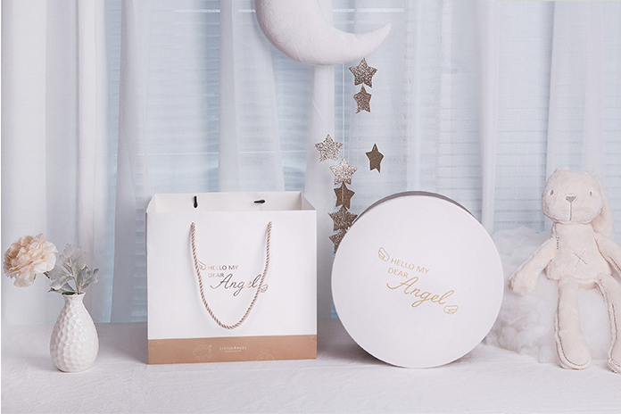 Одежда печатания цвета КМИК 4 изготовленная на заказ кладет Биодеградабле бумажный материал в коробку