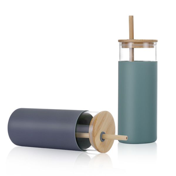 Reusable Design 20oz 17oz Water Bottle Residential Glass Juice Tumbler Glass Drinking Bottle With Silicone Sleeve Eco Friendly Stylish