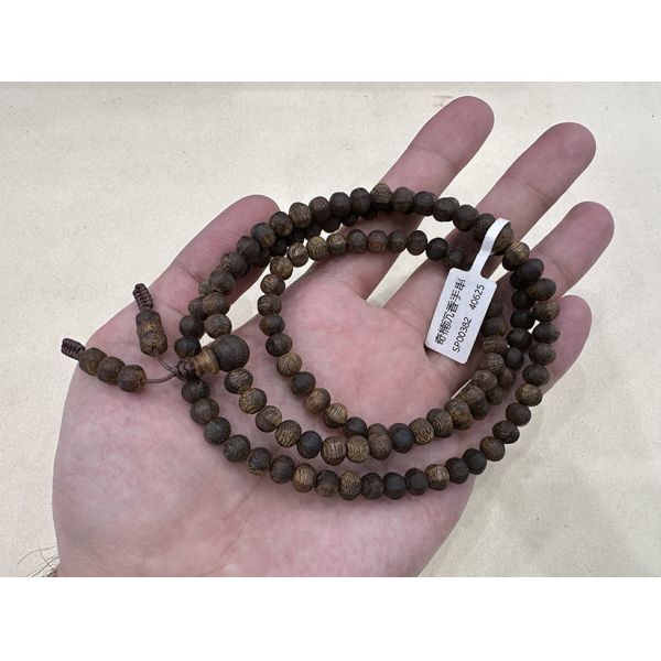 Handcrafted Aromatic Agarwood Bracelet with Natural Fragrance and Adjustable Size for Daily Wear