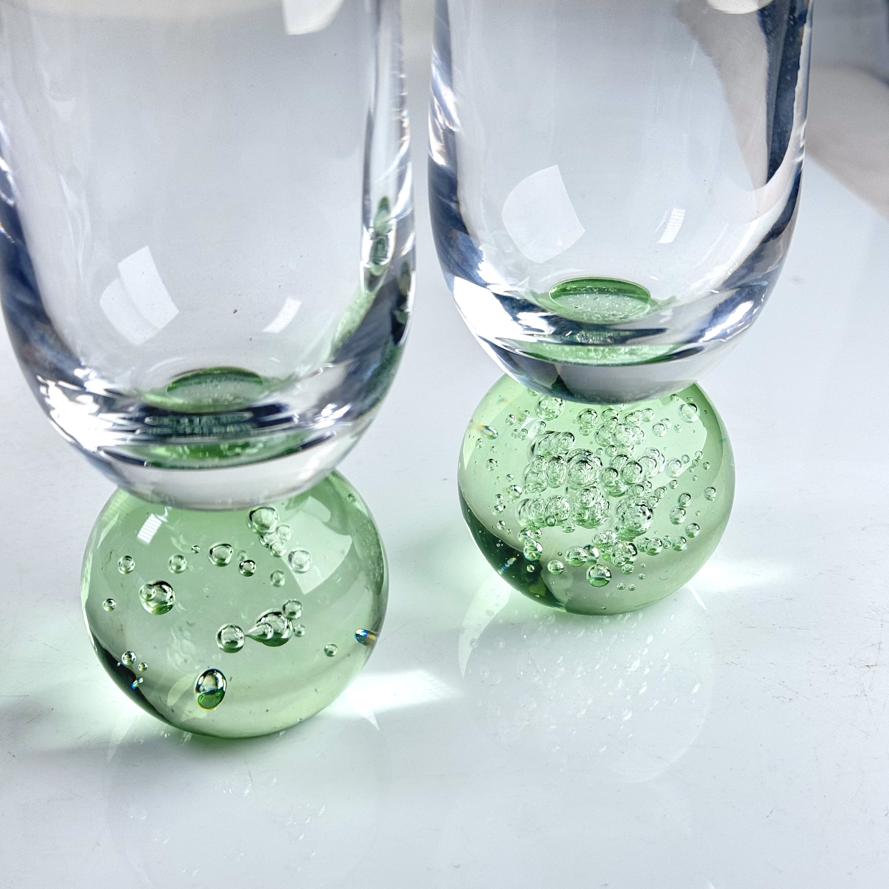 Set of 2 Hand Blown Champagne Glasses, Green Bubble Sphere Base Modern Stemless Flutes for Sparkling Wine Prosecco Home Decor