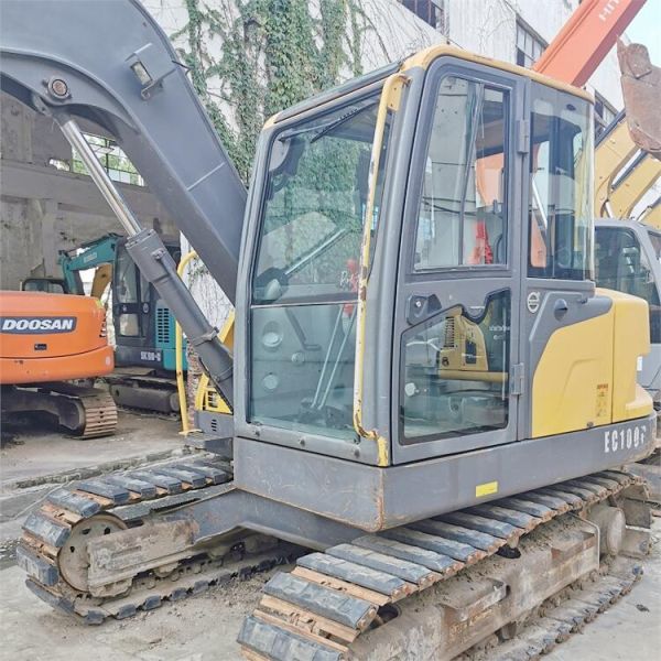 Excavateur Volvo EC80D Fabriqué en Suède 2019 2445 heures de travail 7450 kg Poids de la machine