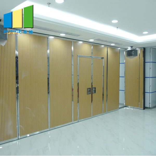 Paredes de división acústicas plegables de madera desprendibles que deslizan las particiones operables para la sala de conferencias