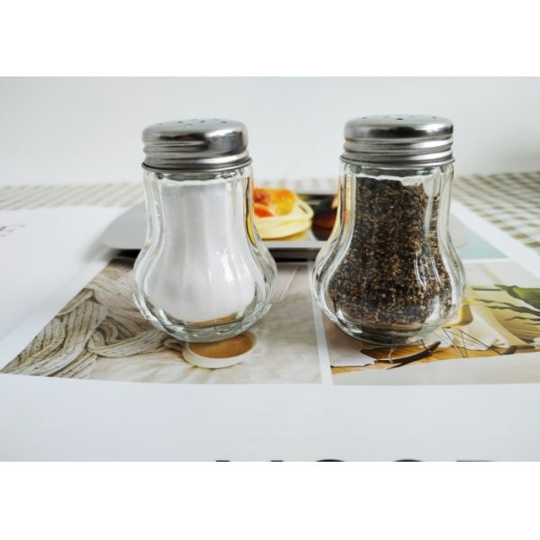 Соленая перечная шайба, включенная в одноразовые приправы