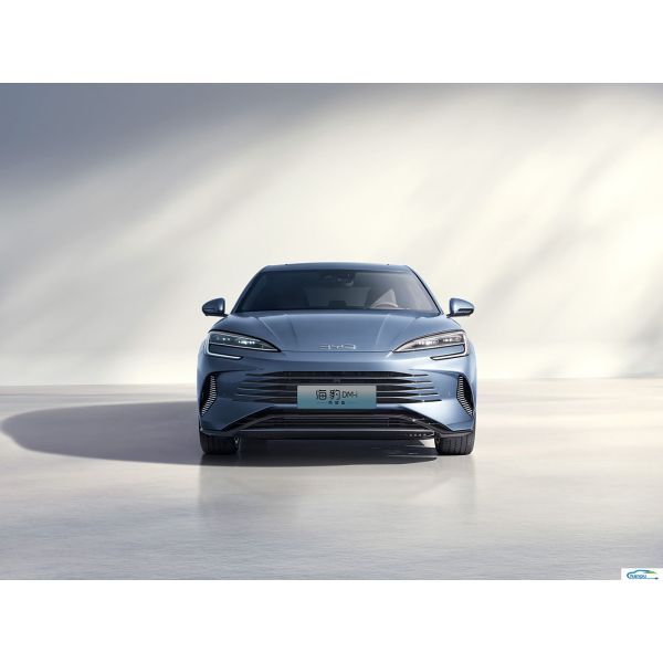 Medium Glory Version Dm-I 121Km Elite Type Sedan with Suspension Steering System by BYD