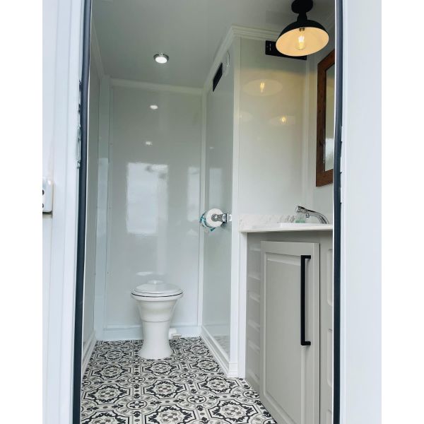 Роскошные туалеты мобильный туалетный трейлер Дорожная хорошая арматура на заказ